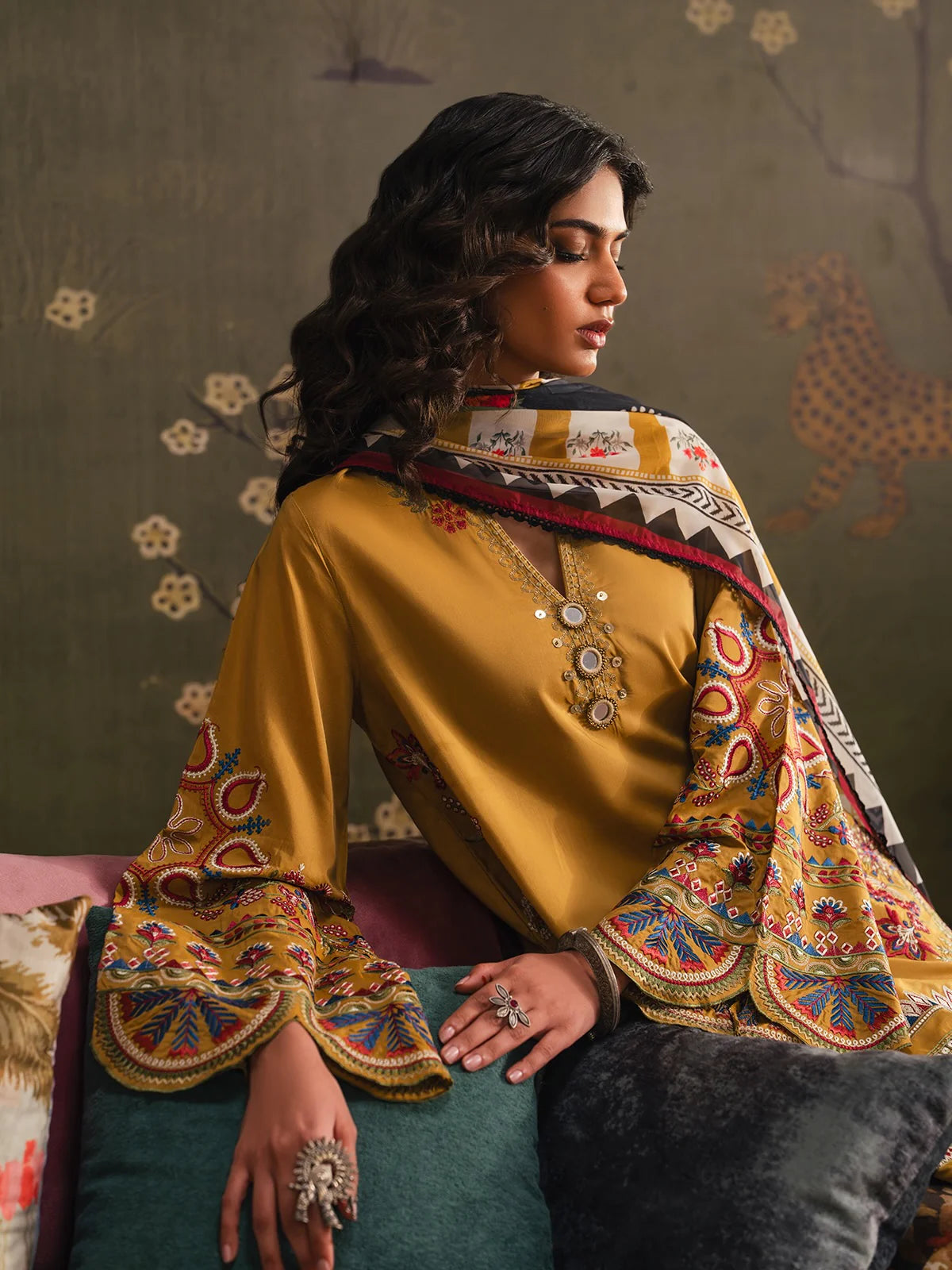 Sunehri 3pc Embroidered Dress (Farshi Shalwar)
