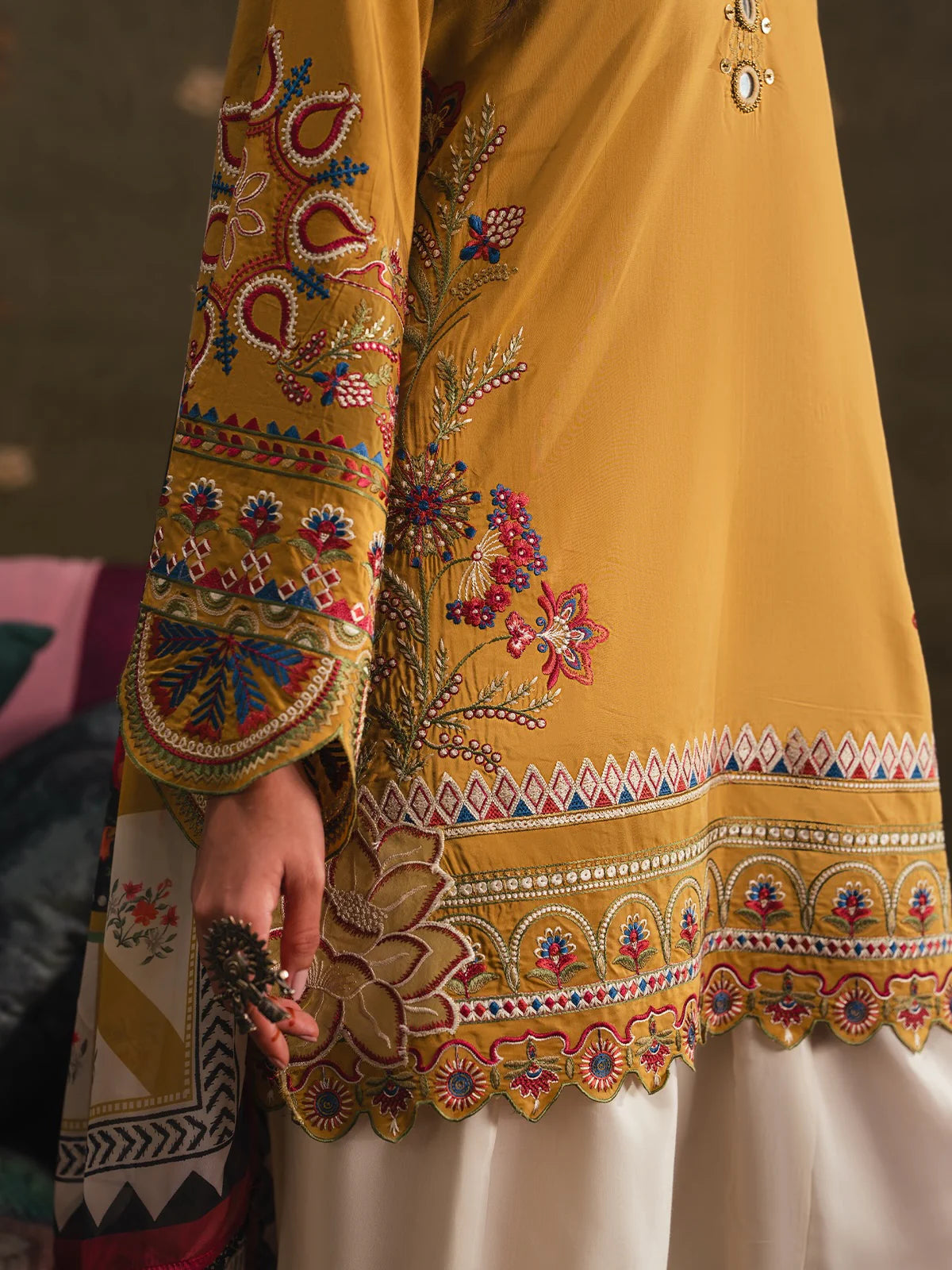 Sunehri 3pc Embroidered Dress (Farshi Shalwar)