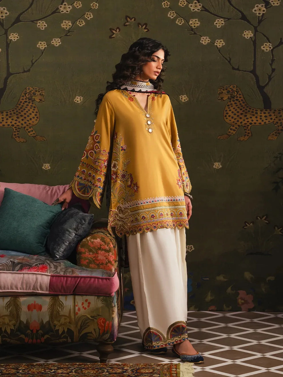 Sunehri 3pc Embroidered Dress (Farshi Shalwar)