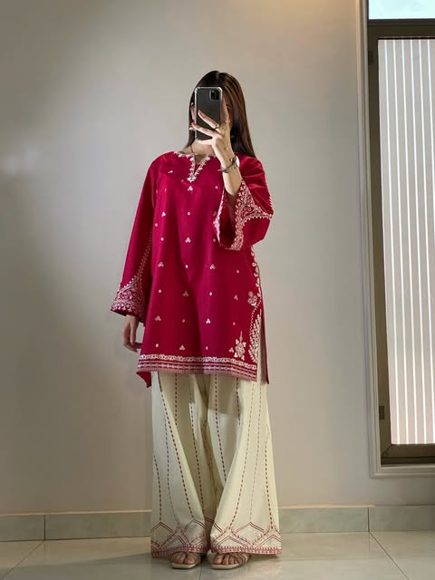 Queen 2pc Embroidered Dress(Farshi Shalwar)