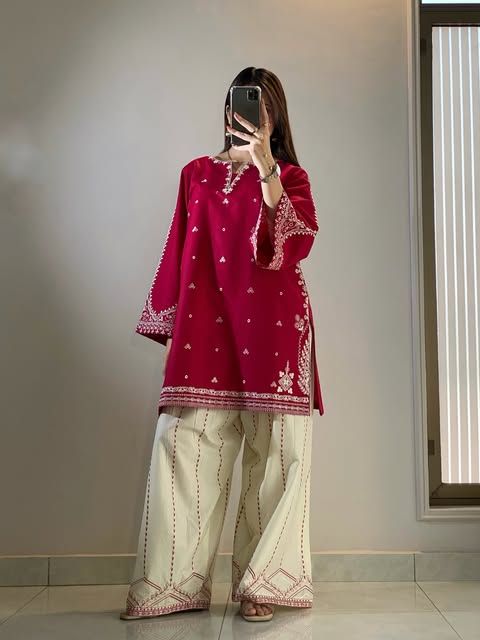 Queen 2pc Embroidered Dress(Farshi Shalwar)