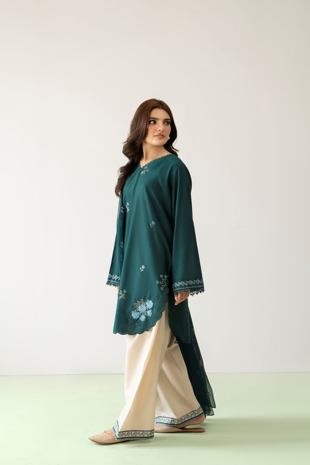 Aira 3pc Embroidered Dress (Farshi Shalwar)