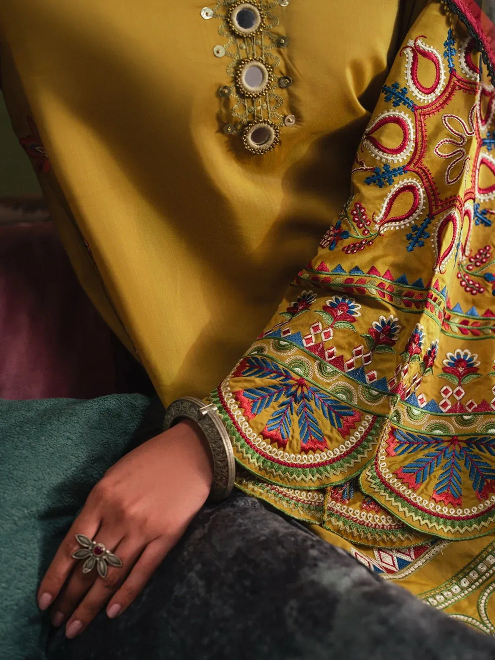 Sunehri 3pc Embroidered Dress (Farshi Shalwar)