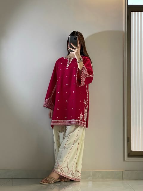 Queen 2pc Embroidered Dress(Farshi Shalwar)